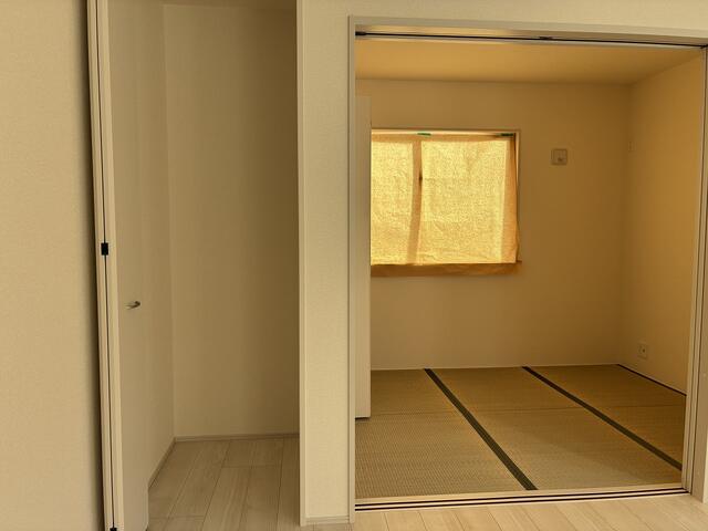 リビングに続き間の和室、広さは3.75帖