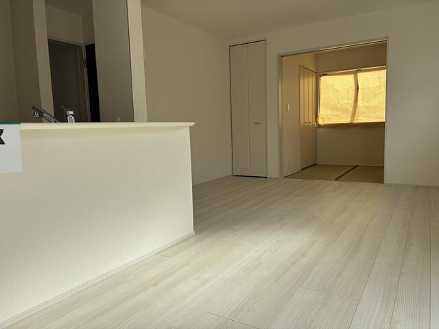 リビングの続き間に和室完備