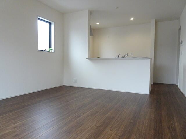 LDKの形状は縦長で家具の配置もしやすいです。