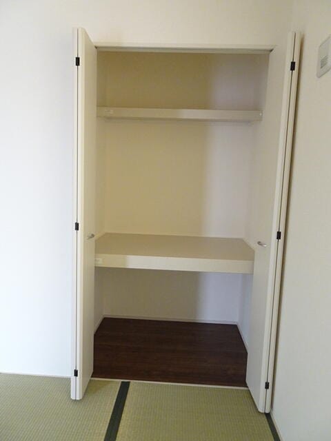 和室にはしっかり収納も完備、お雛様や五月人形も1階に収納でき