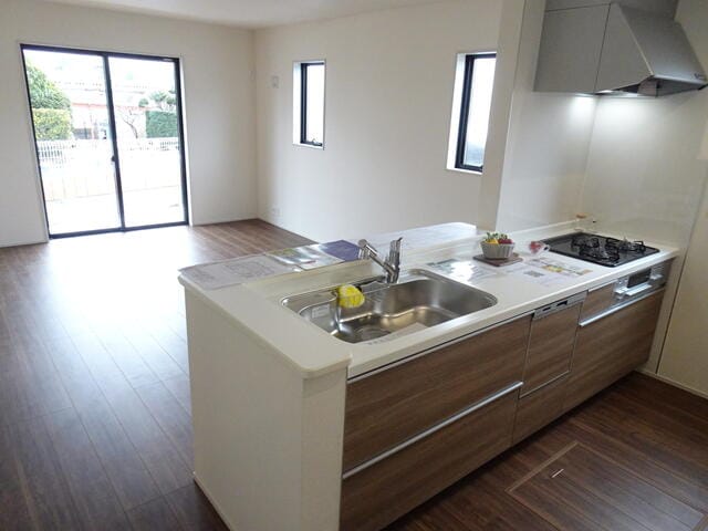 キッチンからリビングにいるご家族に目が届くので、小さなお子様