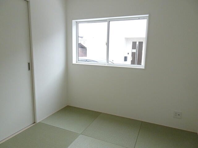 和室の広さは5.2帖、お子様のプレイスペース、洗濯物を畳む家