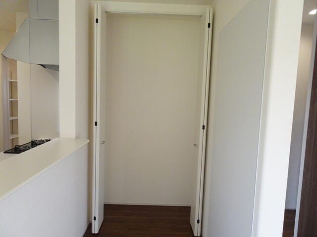 ビングにはクローゼット完備。