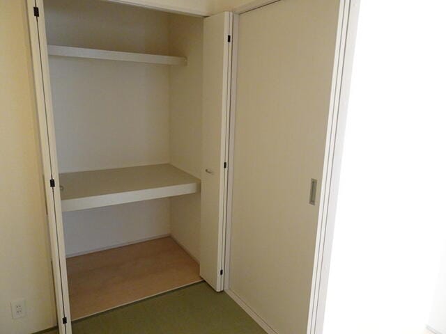 和室にはしっかり収納も完備。扇風機や暖房機器もそのまま収納で