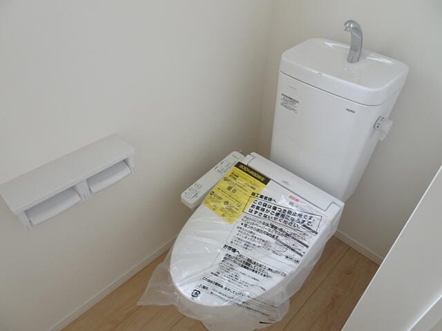 トイレは1階、2階にそれぞれあります。ご家族が体調不良の際も