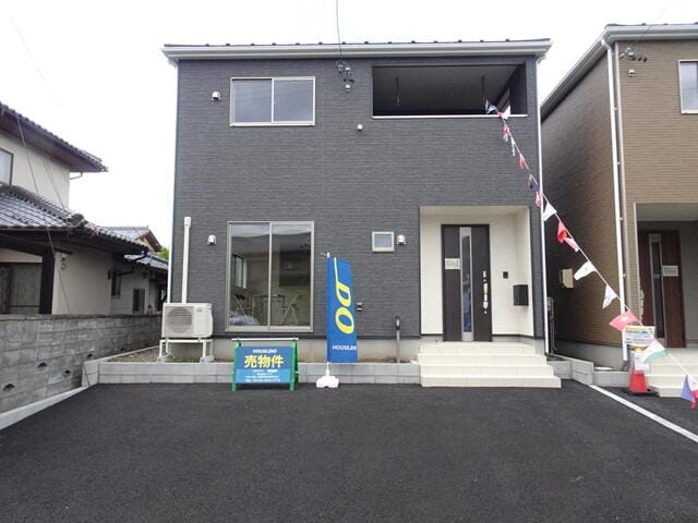 南面道路に面した明るい住まい。一年を通して心地よく過ごせます