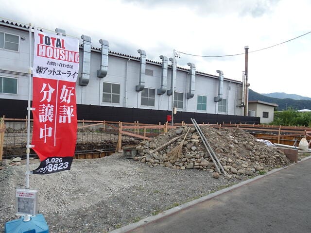 隣接するお菓子工場がありますが、騒音も気にならない落ち着いた