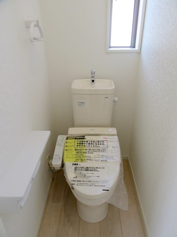 温水洗浄式トイレ(2階)