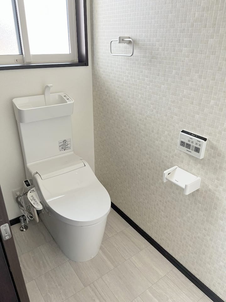温水洗浄式トイレ(2階)新品