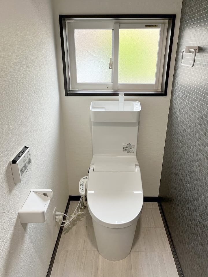 温水洗浄式トイレ(1階)新品