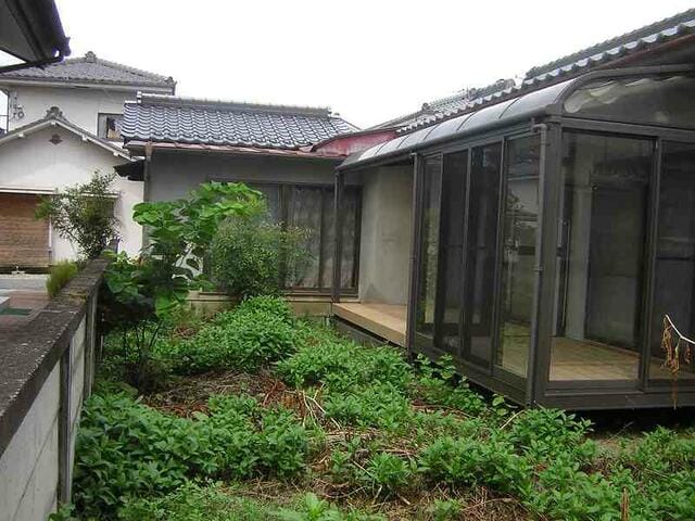 庭及びサンルームとウットデッキ