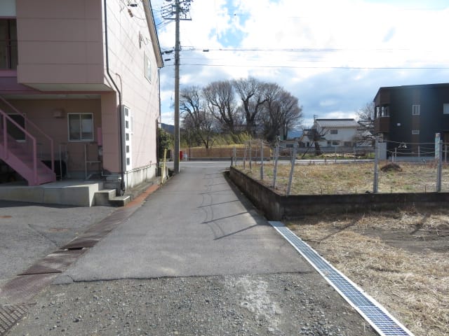 東側前面道路
