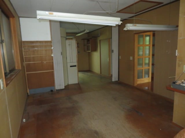 洋室(作業部屋18帖)