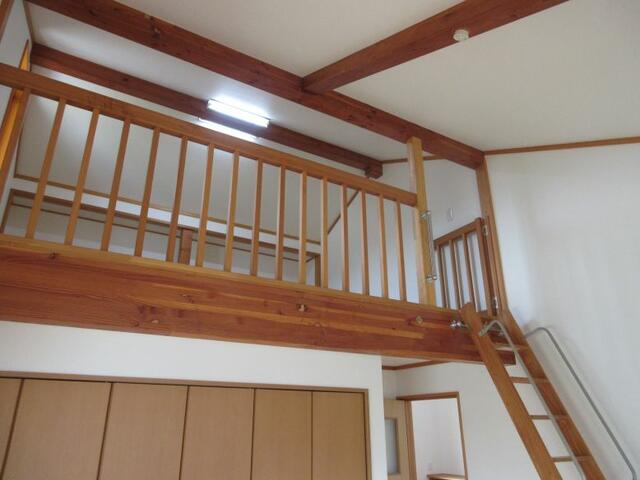 屋根裏収納