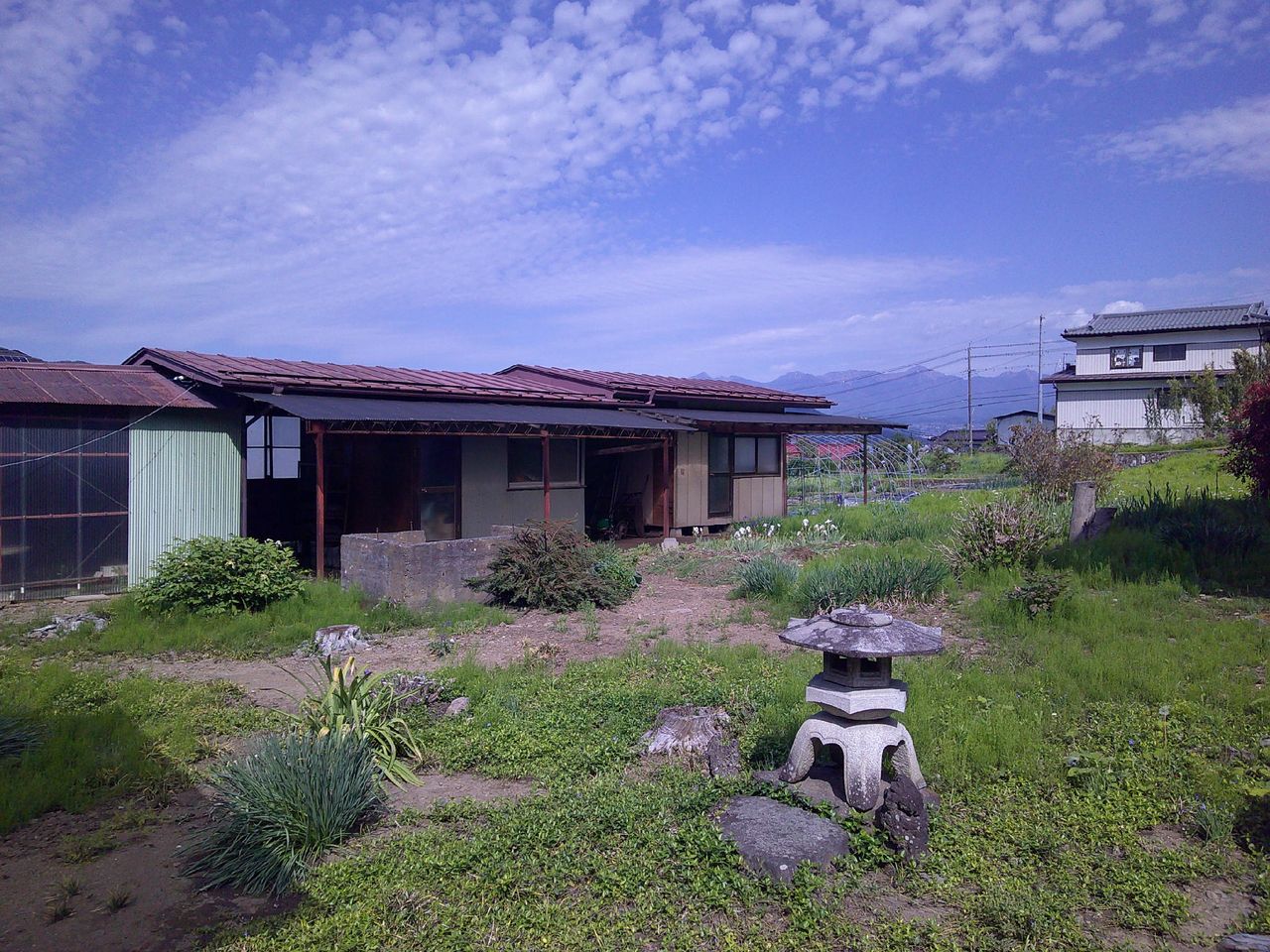 倉庫と八ヶ岳連峰