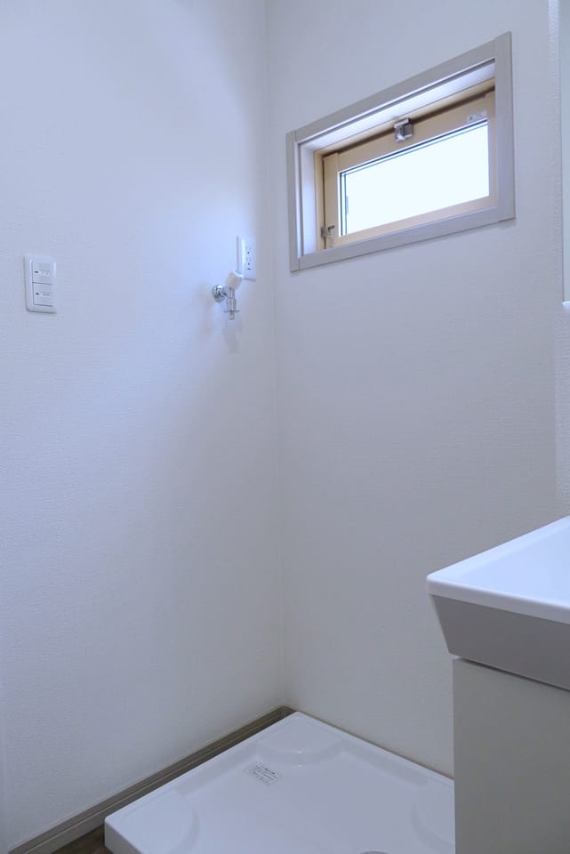 室内洗濯機置き場、窓あり