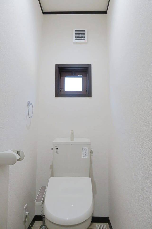 1階トイレ温水洗浄便座