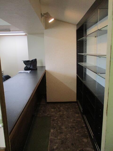 カウンター、棚