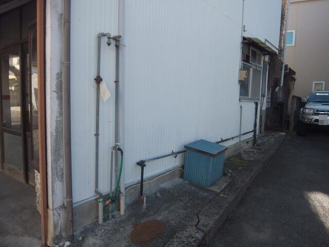 西側(井戸)