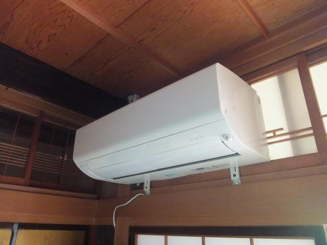 母屋1階和室エアコン
