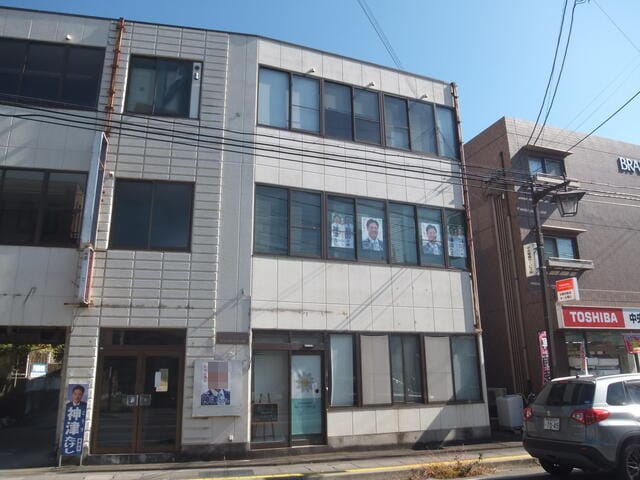 西側道路より