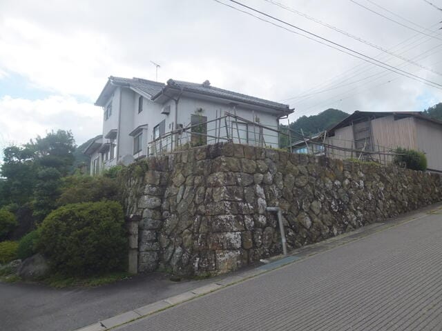 西側道路より
