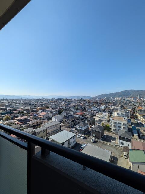 西側からのバルコニー アルプス山脈も見えます