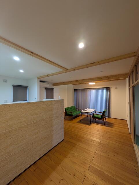 浴室からパントリーを抜けてキッチンへ