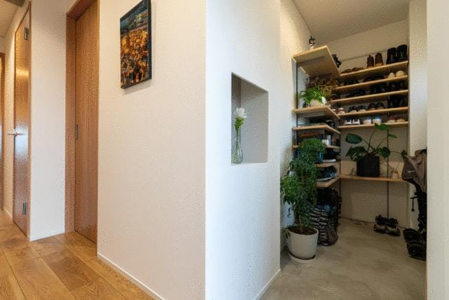 家具や植物やインテリアはイメージです