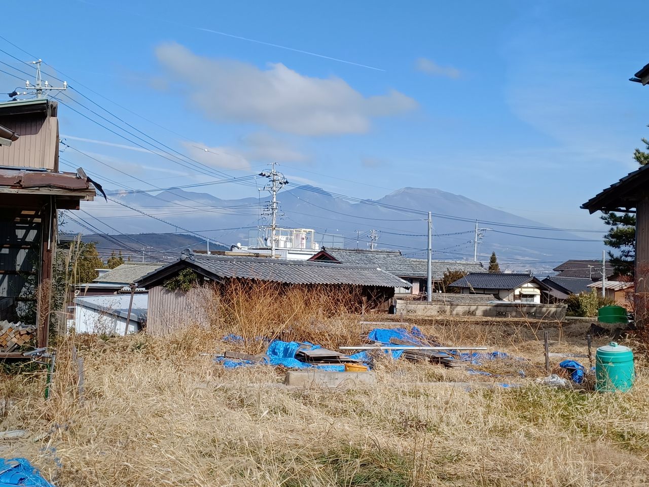 北東方面には浅間山を望みます