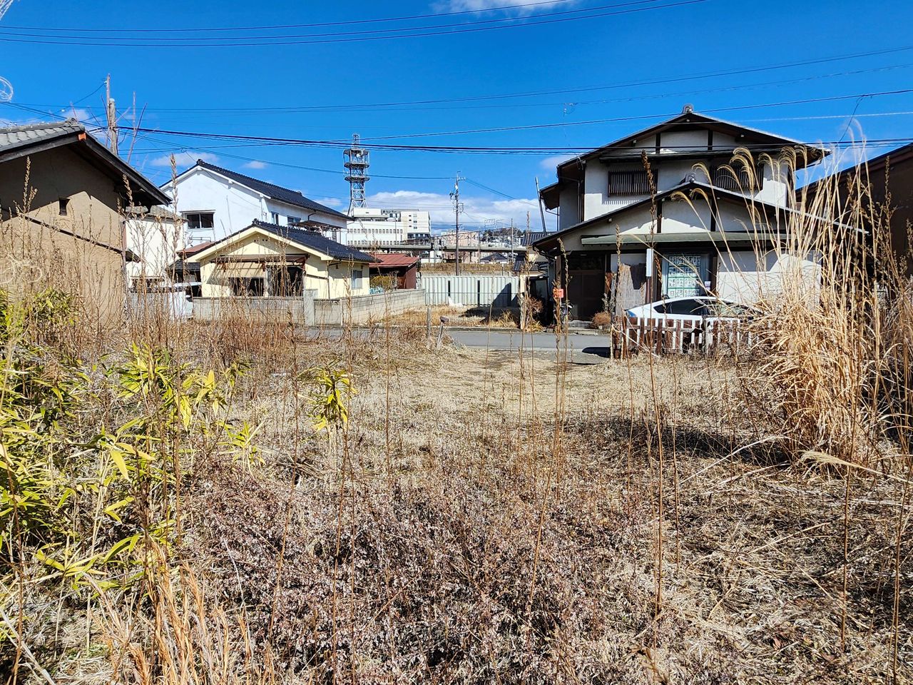 天気が良ければ東側から山や小諸市街が見渡せそうです