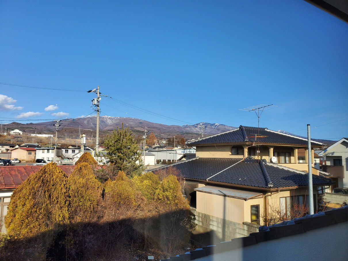 北東方面の眺望。山々が綺麗に見えています