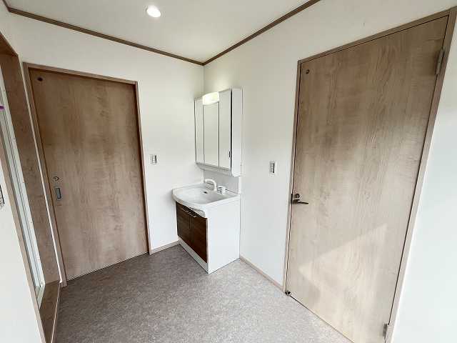 広々した脱衣・ランドリースペース