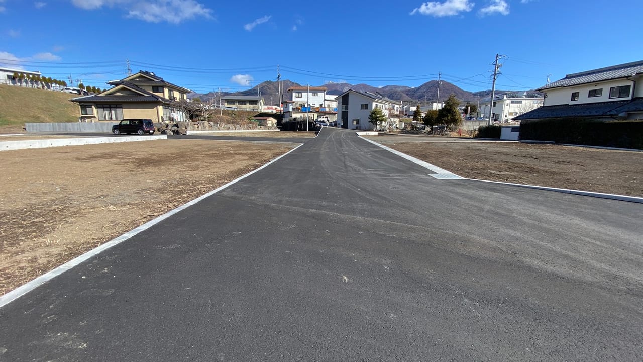 西側 道路入口