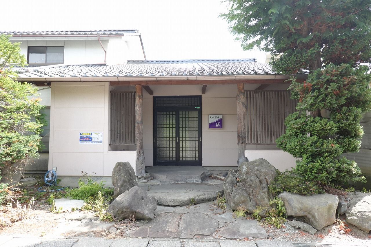 北方向から撮影(店舗玄関)