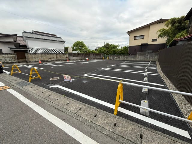 北側道路より東側方向