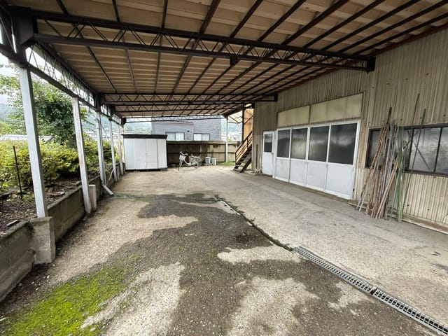作業場前駐車場(屋根有)