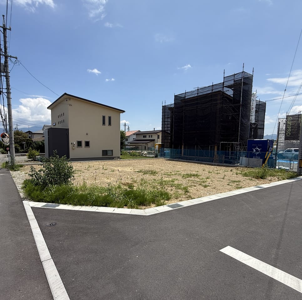 北西より