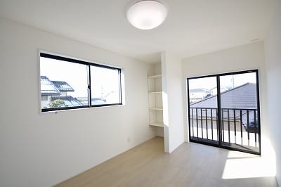 2階洋室6帖(東側より)