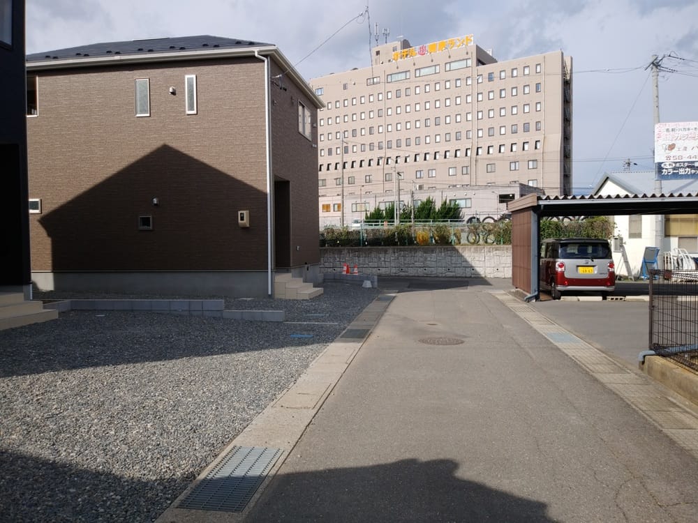 北側前面道路
