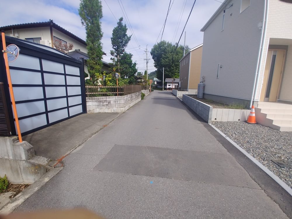 前面道路(西側)
