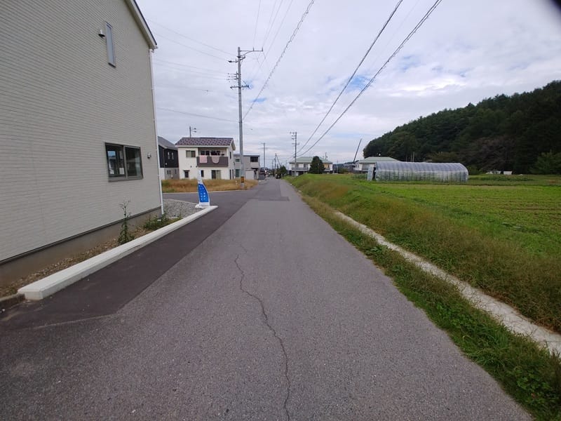 東側前面道路