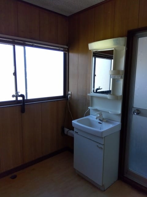 洗面台と洗濯機置き場
