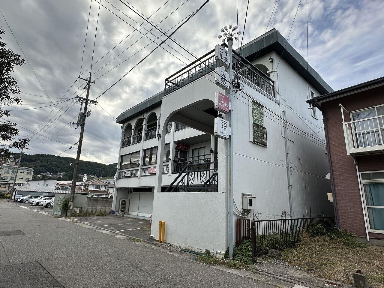 外観と前面道路