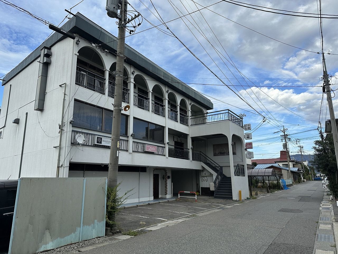 外観と前面道路