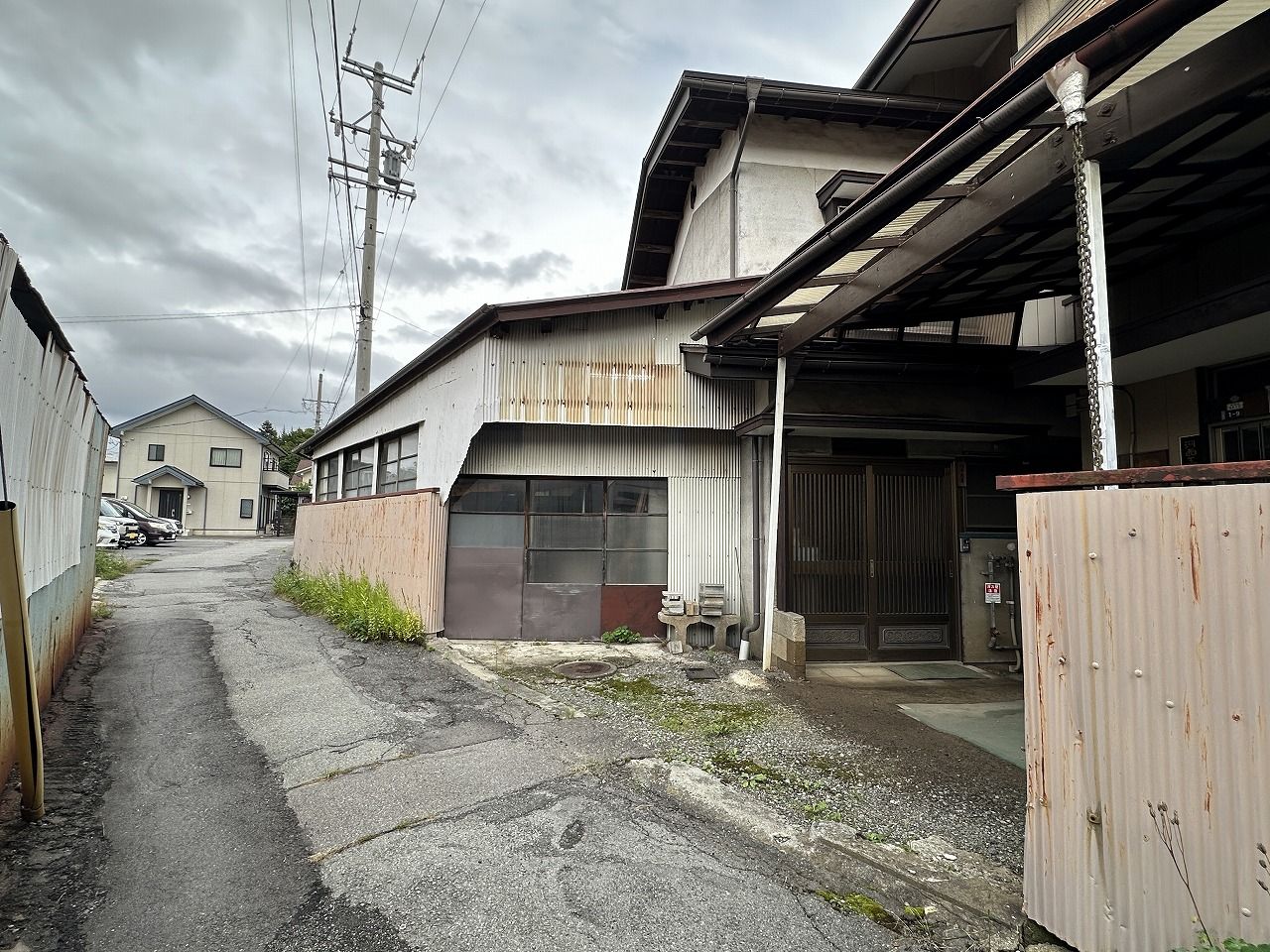 外観と前面道路