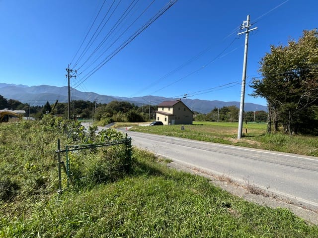 東より R8.10.10撮影 手前道路広い