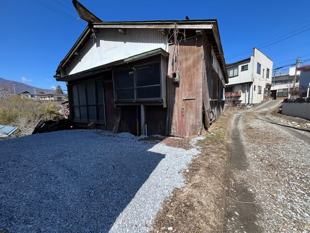 現況建物出入口 駐車1台可