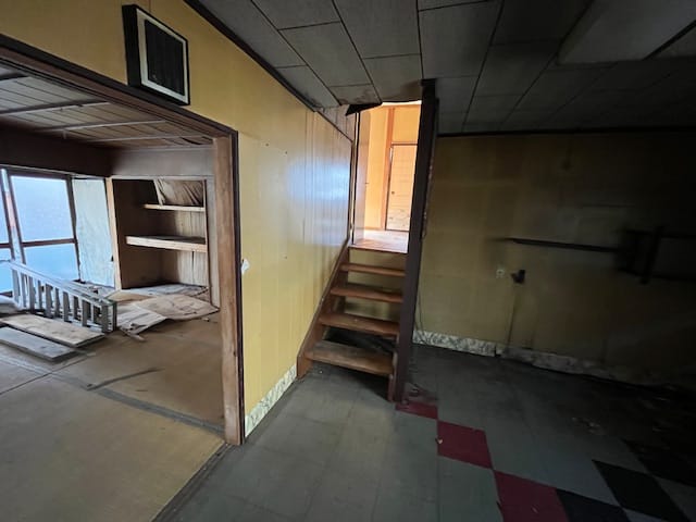 1階8帖から2階階段へ