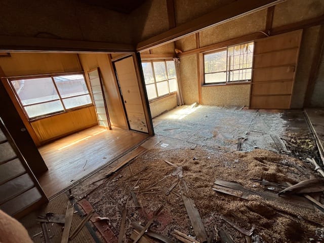 手前4.5帖、4.5帖、右奥6帖 片付け中